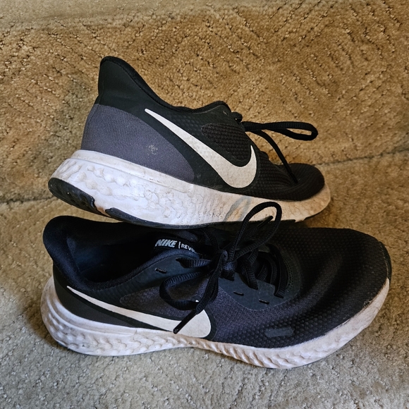 NIKE Runners - Picture 2 of 4